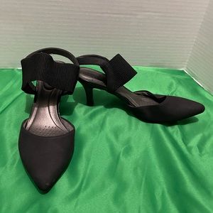 Black mini pumps
